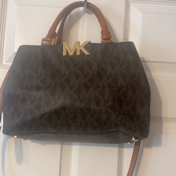 Michael Kors purse - Picture 1 of 16